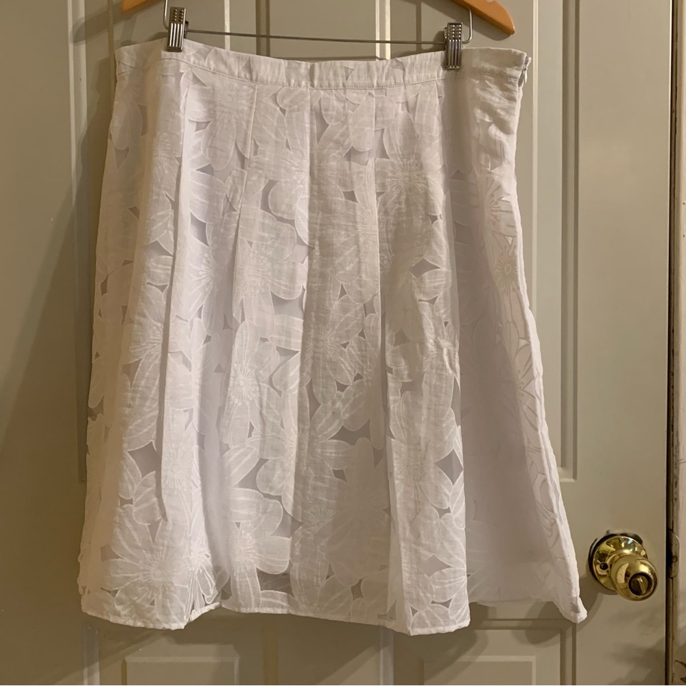 Rayon floral mid length flare skirt